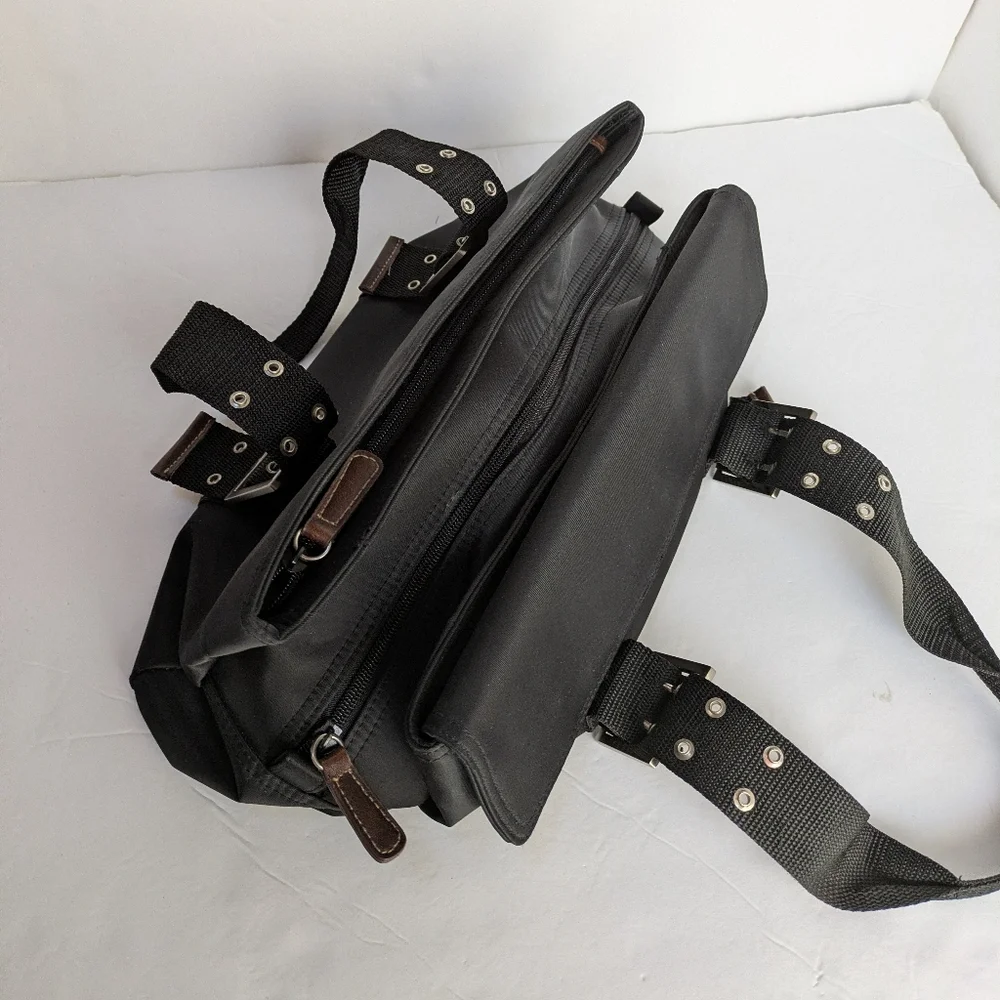 Ruff Hewn compartments has